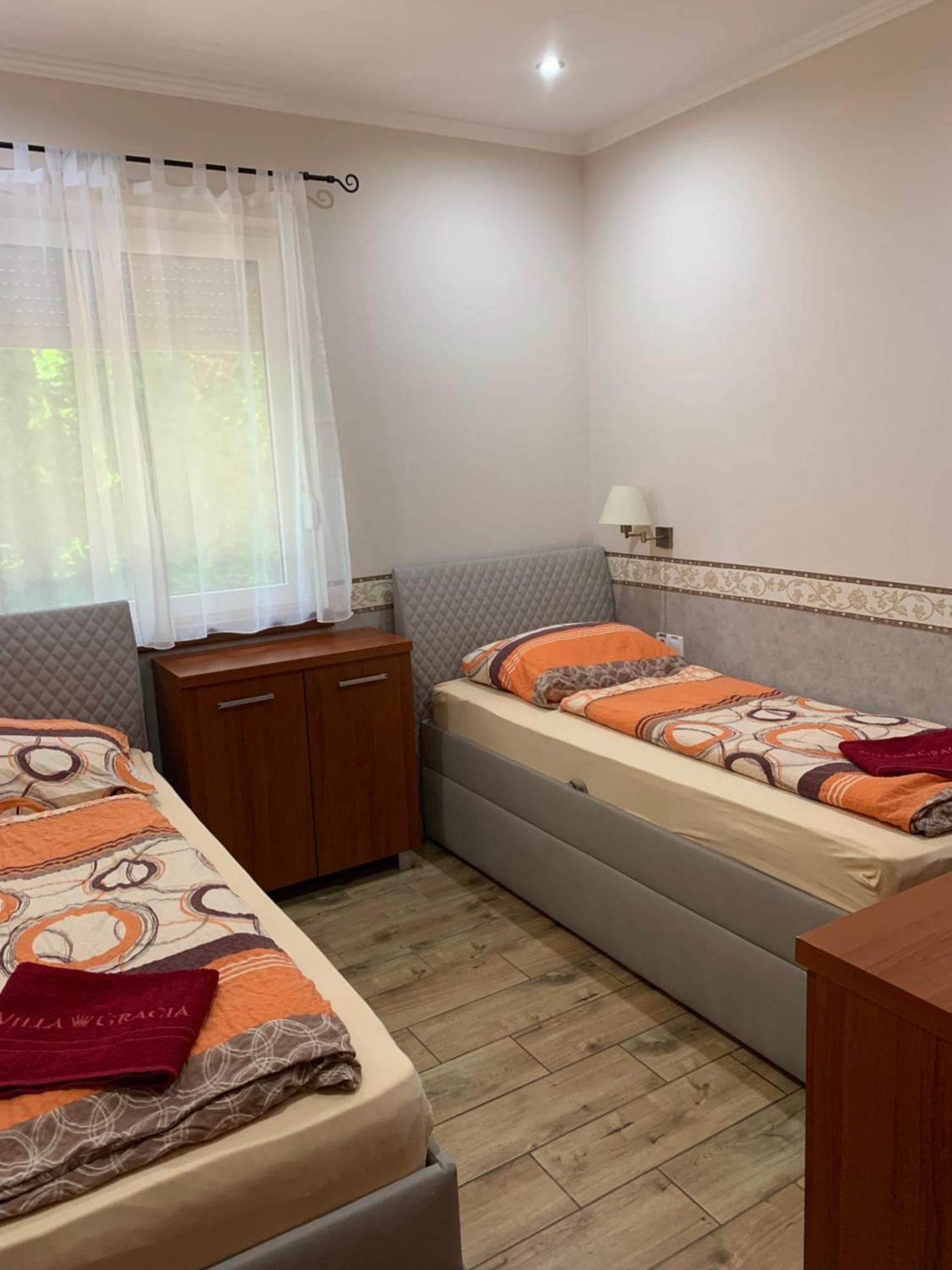 Villa Gracia Patince Esterno foto