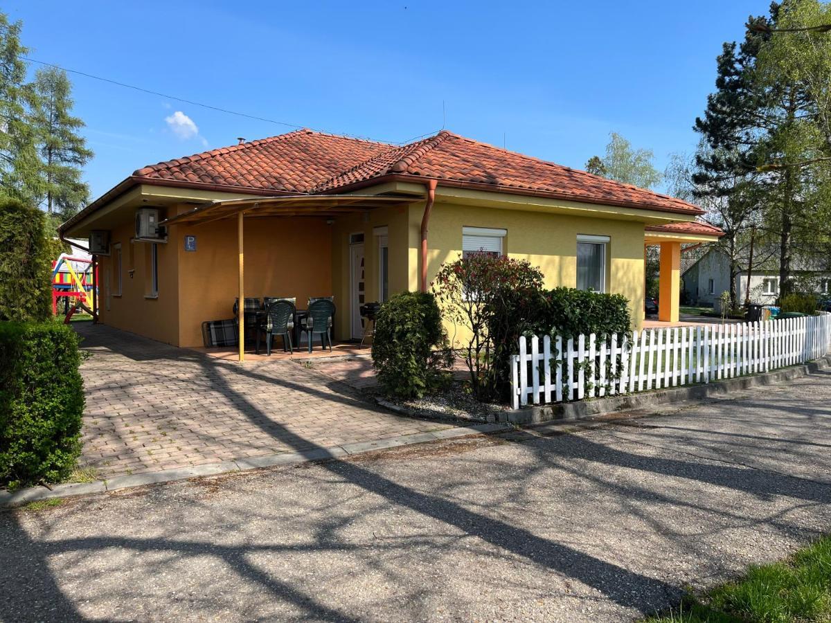 Villa Gracia Patince Esterno foto