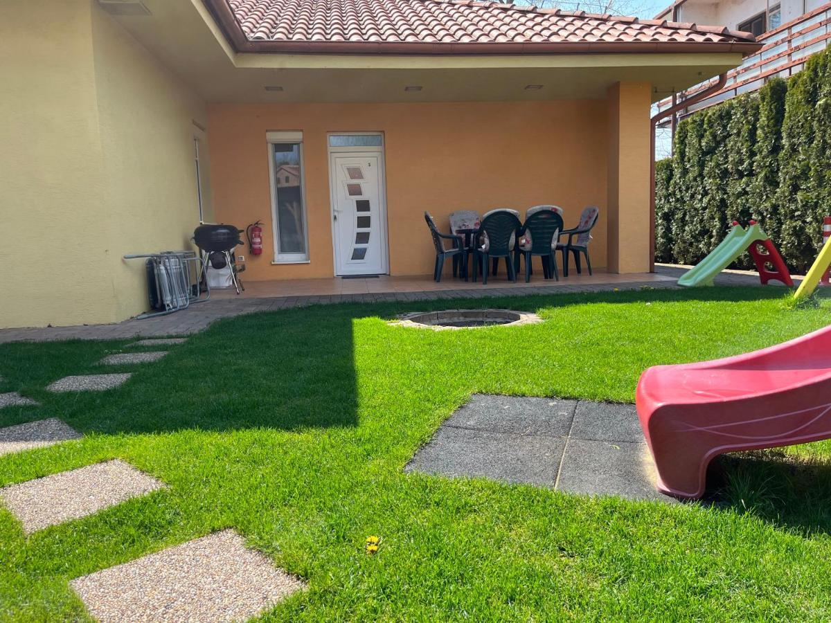Villa Gracia Patince Esterno foto