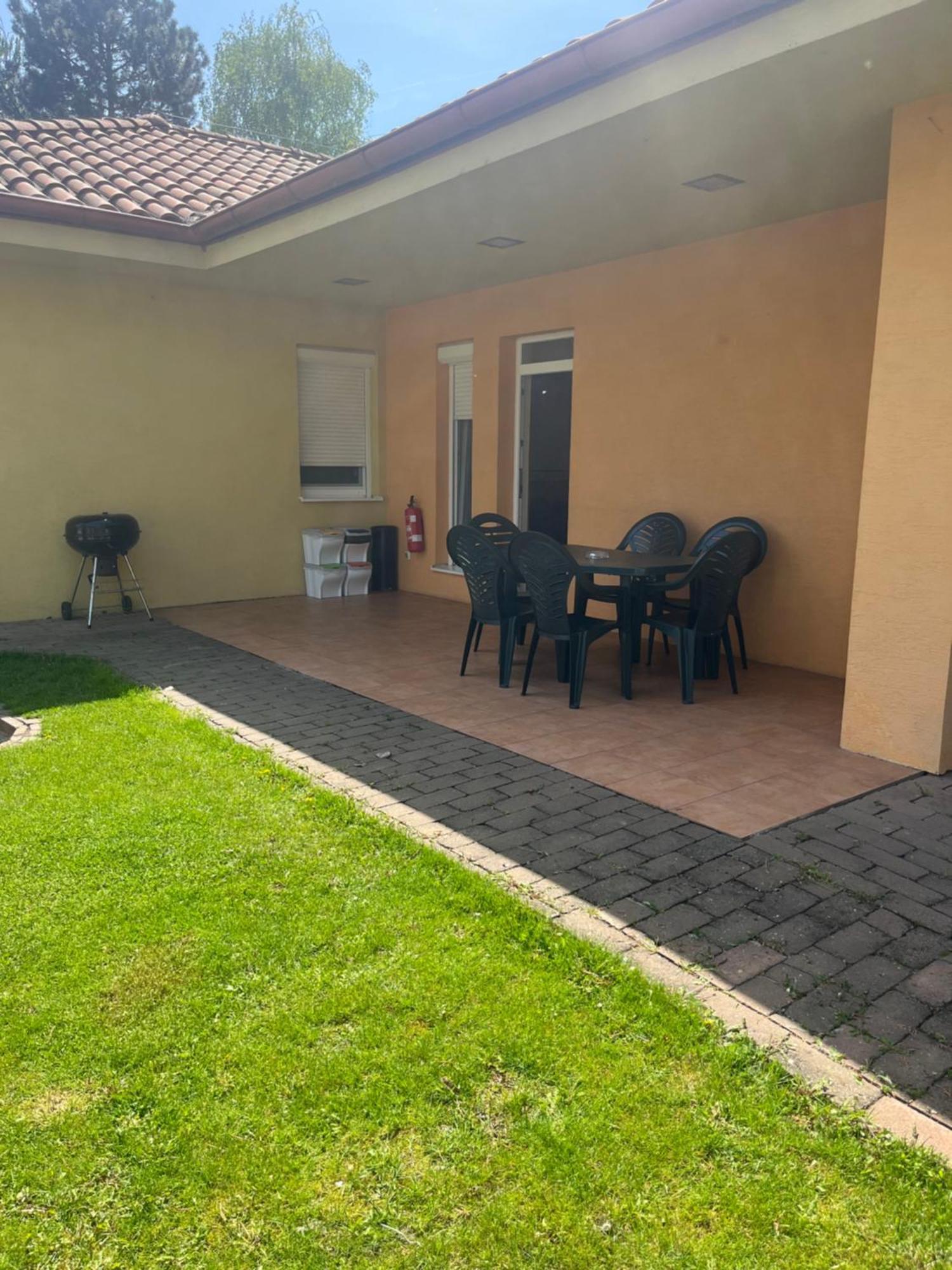 Villa Gracia Patince Esterno foto