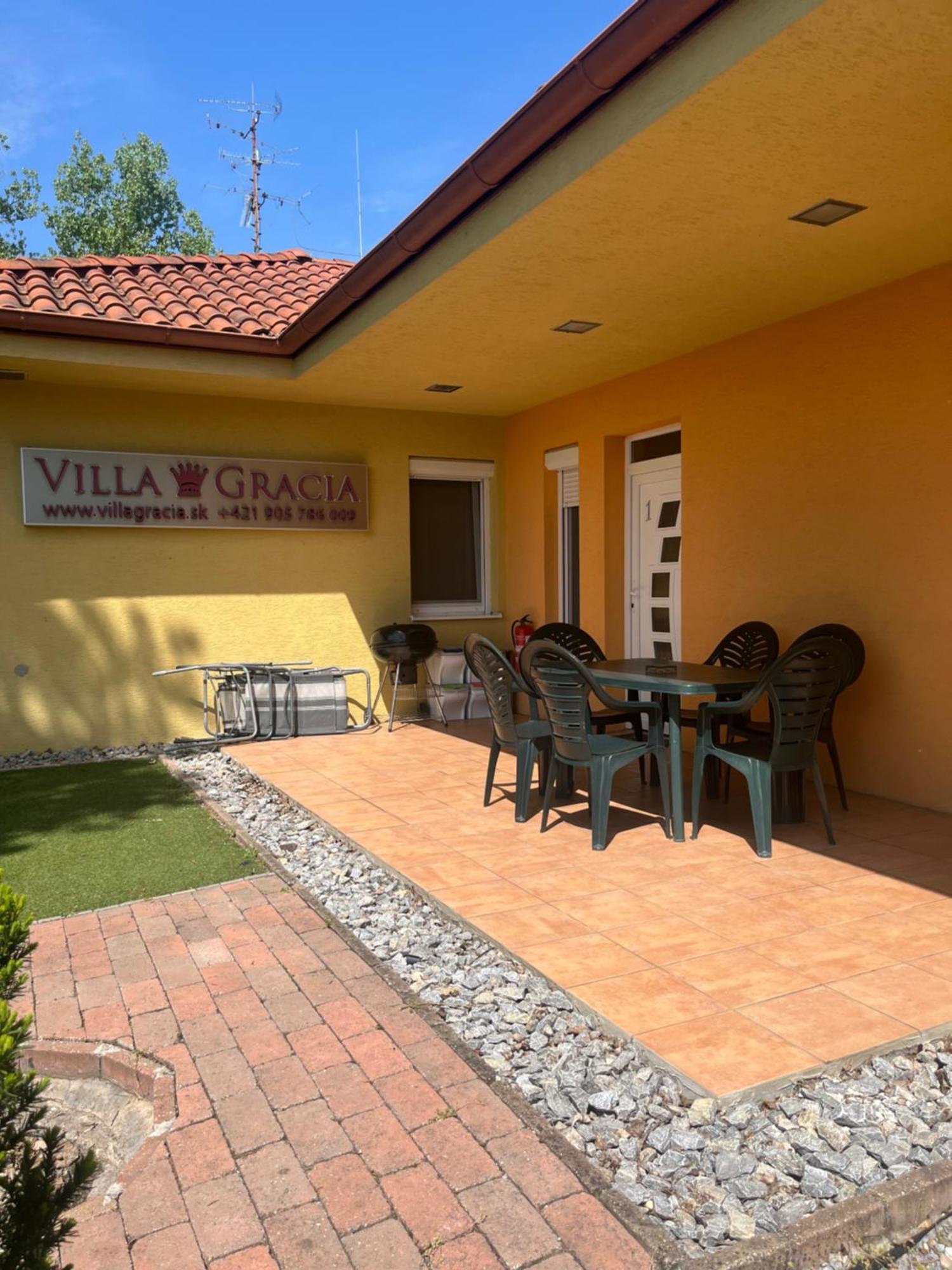 Villa Gracia Patince Esterno foto