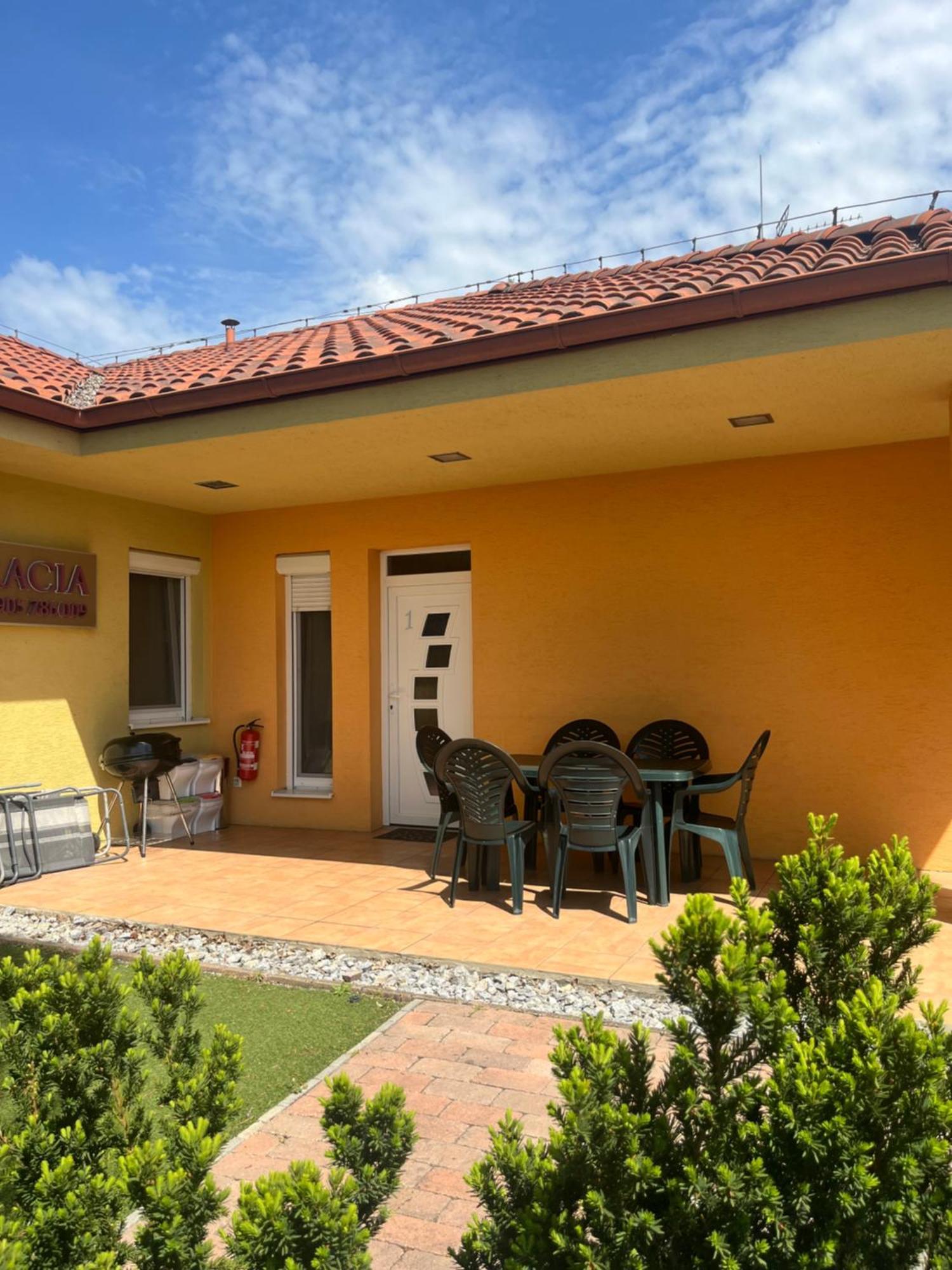 Villa Gracia Patince Esterno foto