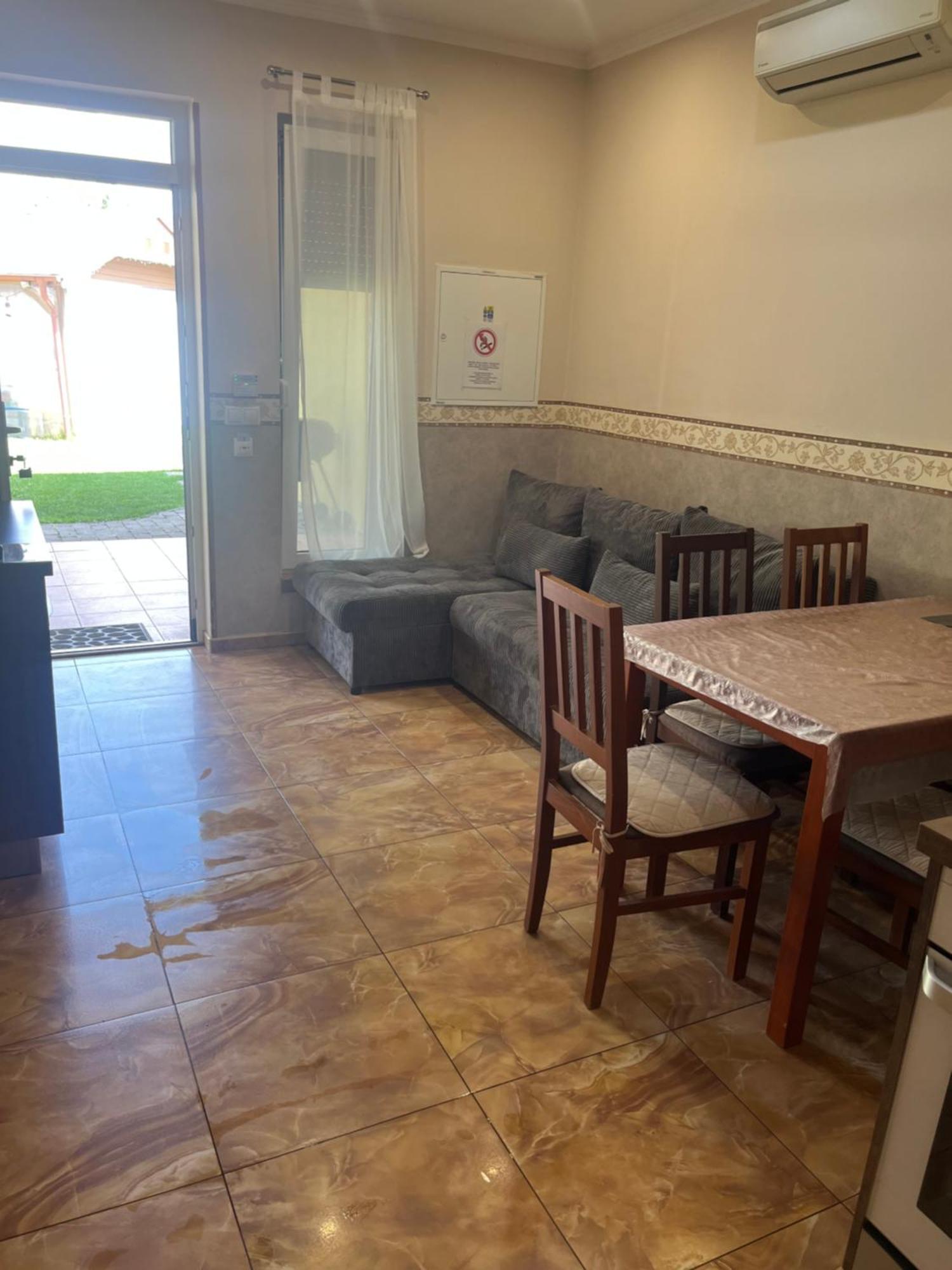 Villa Gracia Patince Esterno foto