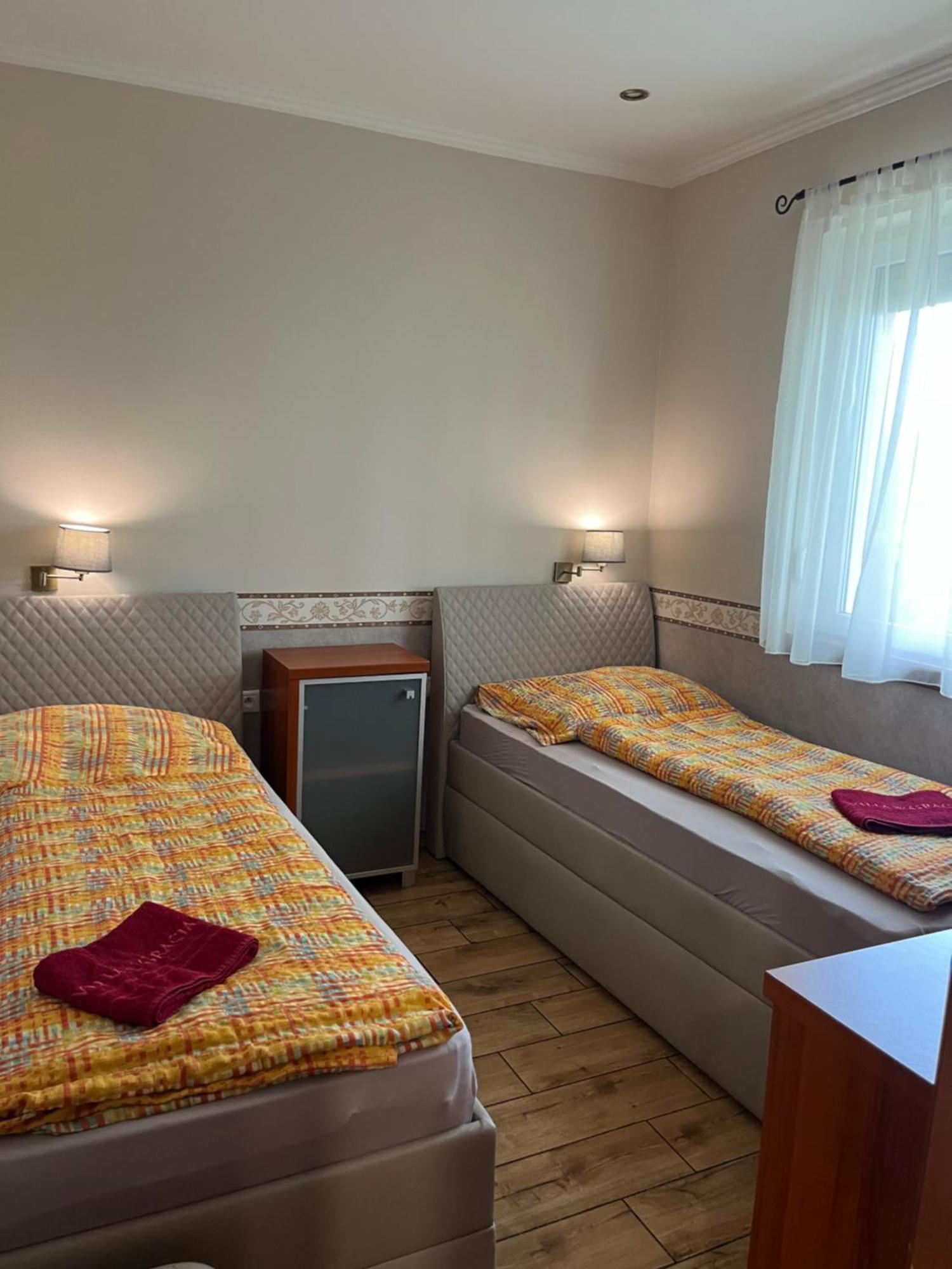Villa Gracia Patince Esterno foto