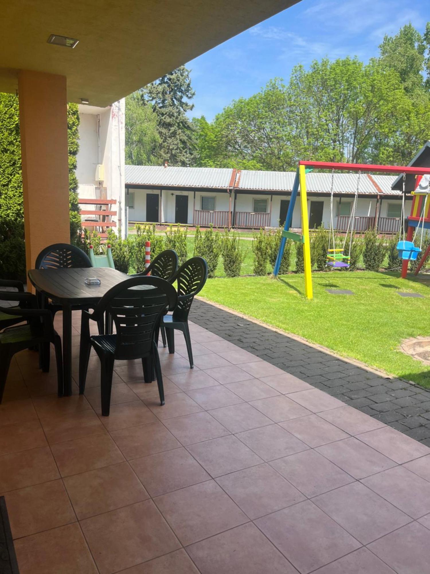 Villa Gracia Patince Esterno foto