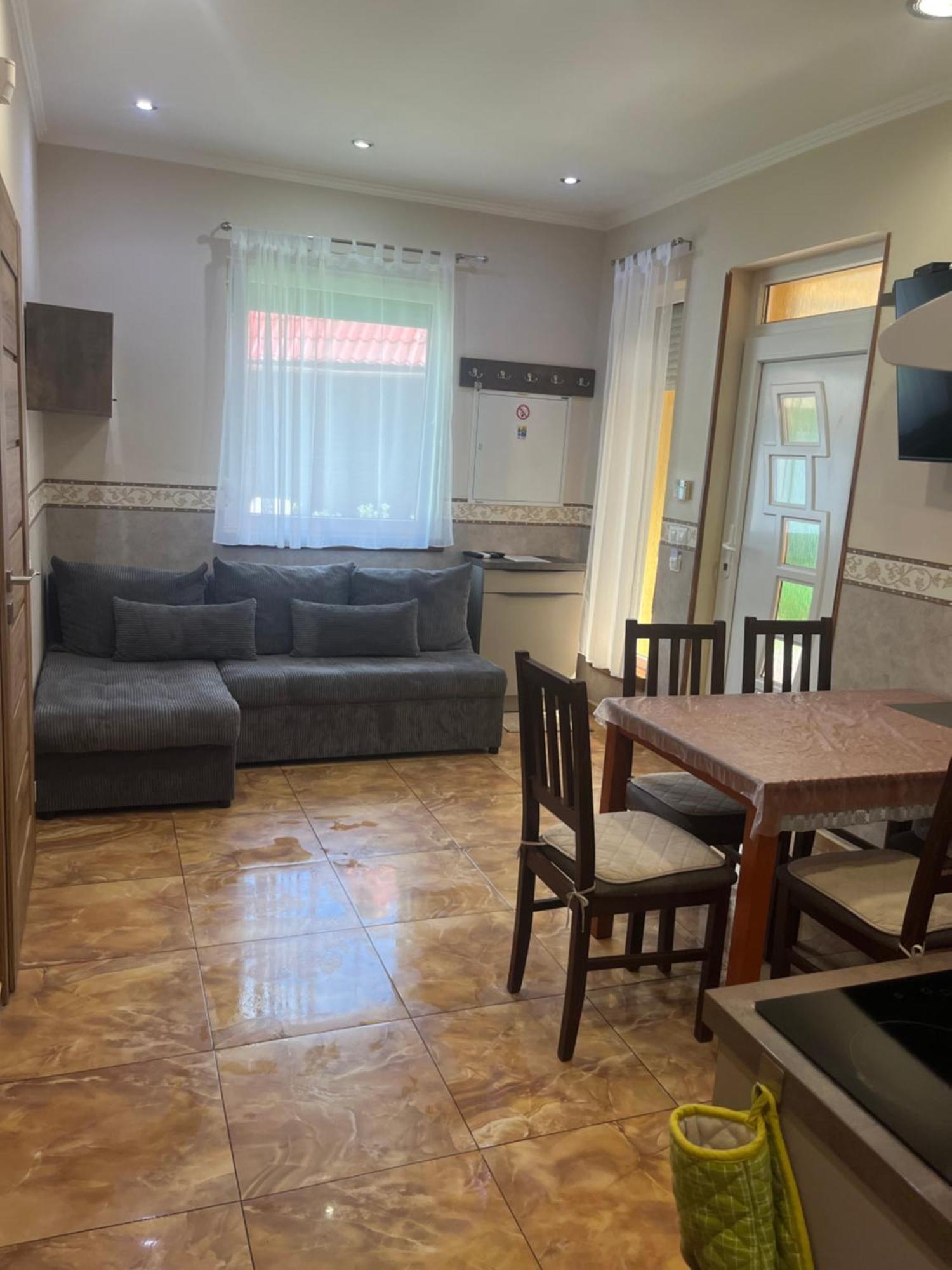 Villa Gracia Patince Esterno foto